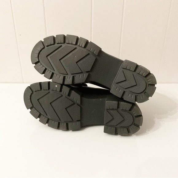 Torrid 9.5WW Chunky Black Slip On Shoes Heels Oxford’s - Picture 7 of 8